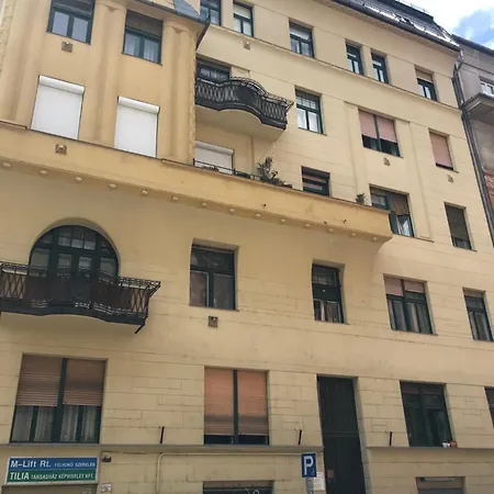 Appartement Századfordulós Elegáns Erkéllyel *