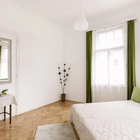 Szazadfordulos Elegans Lakas Erkellyel * Budapest